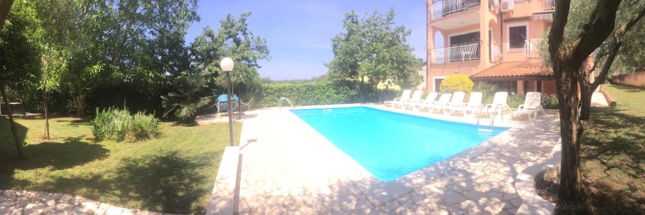 Apartmani Noemi Pula Exterior foto