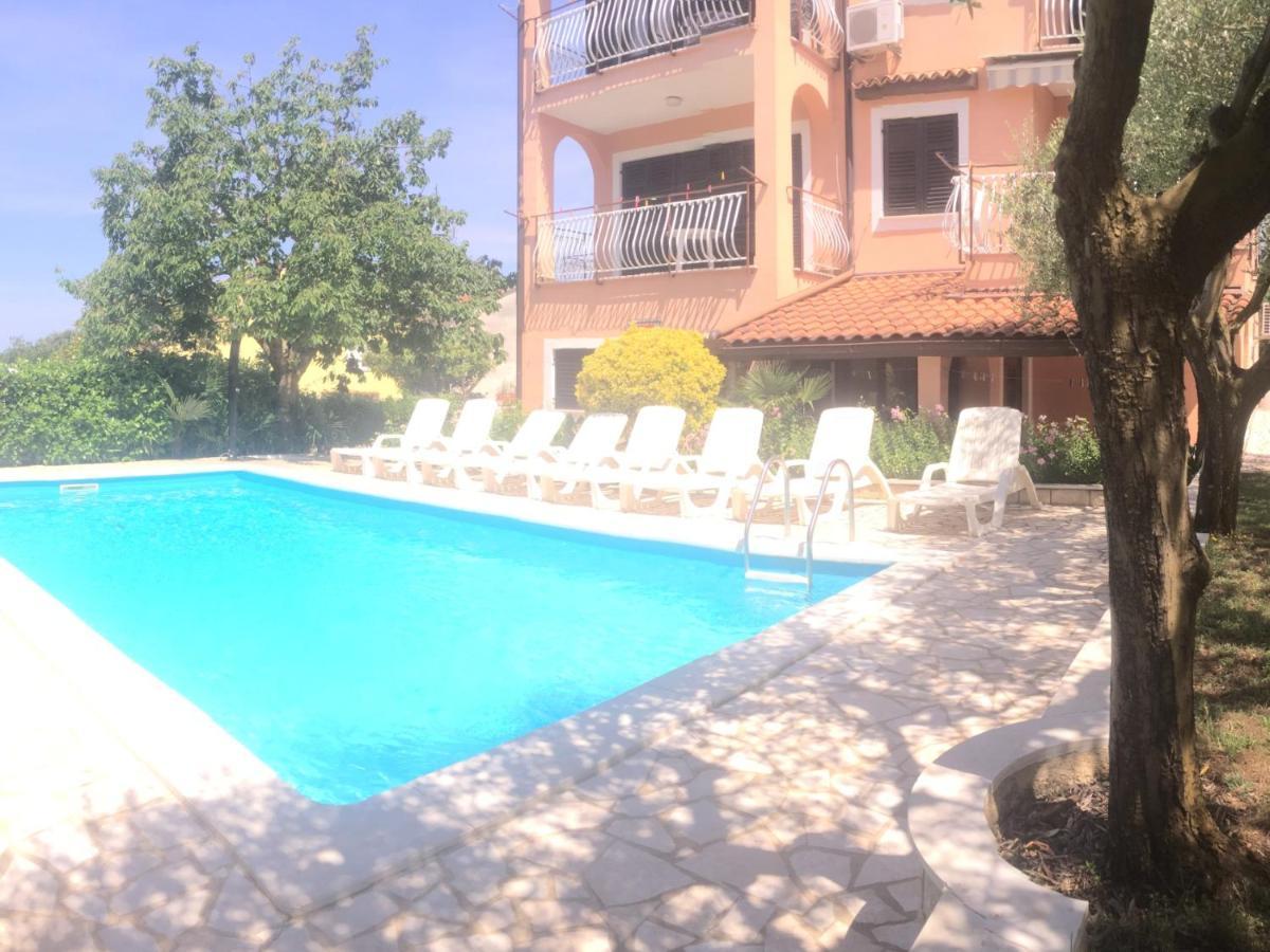 Apartmani Noemi Pula Exterior foto