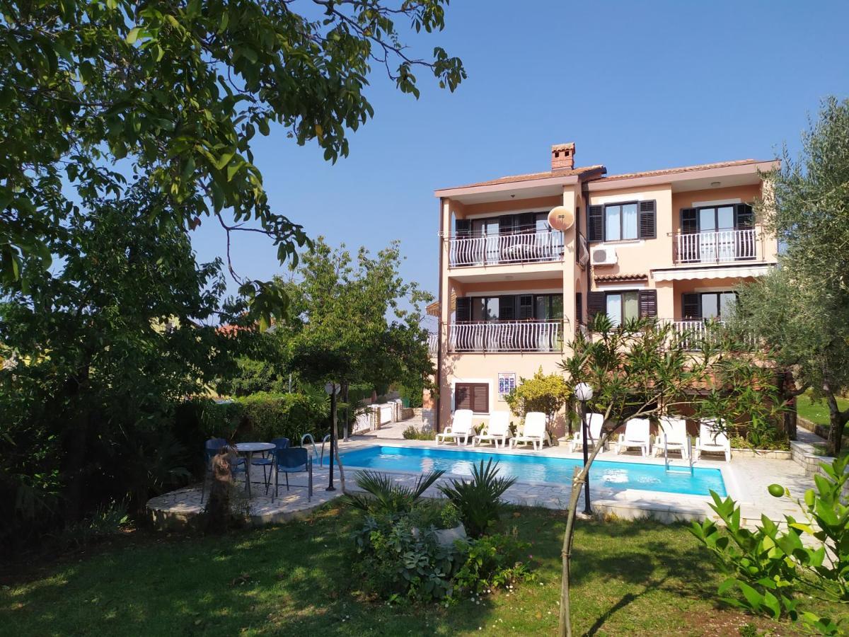 Apartmani Noemi Pula Exterior foto