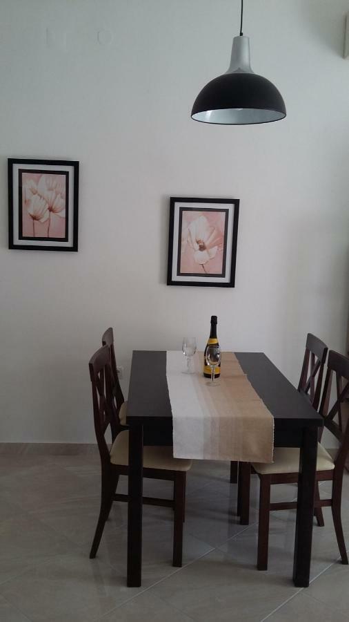 Apartmani Noemi Pula Exterior foto